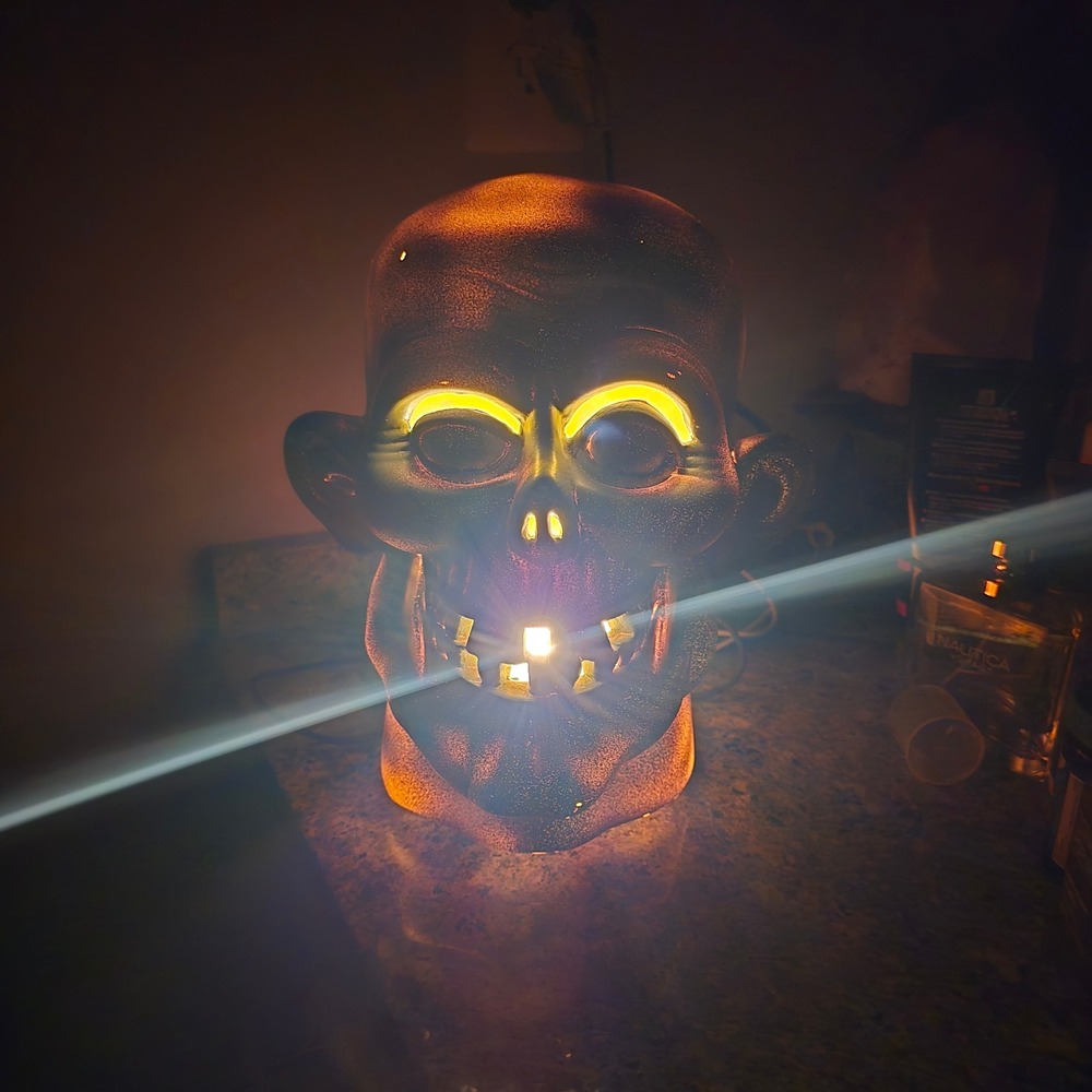 Vtg 2005  Gemmy Light Up Halloween Skeleton Monster Head- Haunted Mansion Style